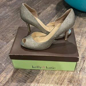 Kelly & Katie Silver Sparkle peep toed heels